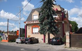 Attila hotel y restaurante